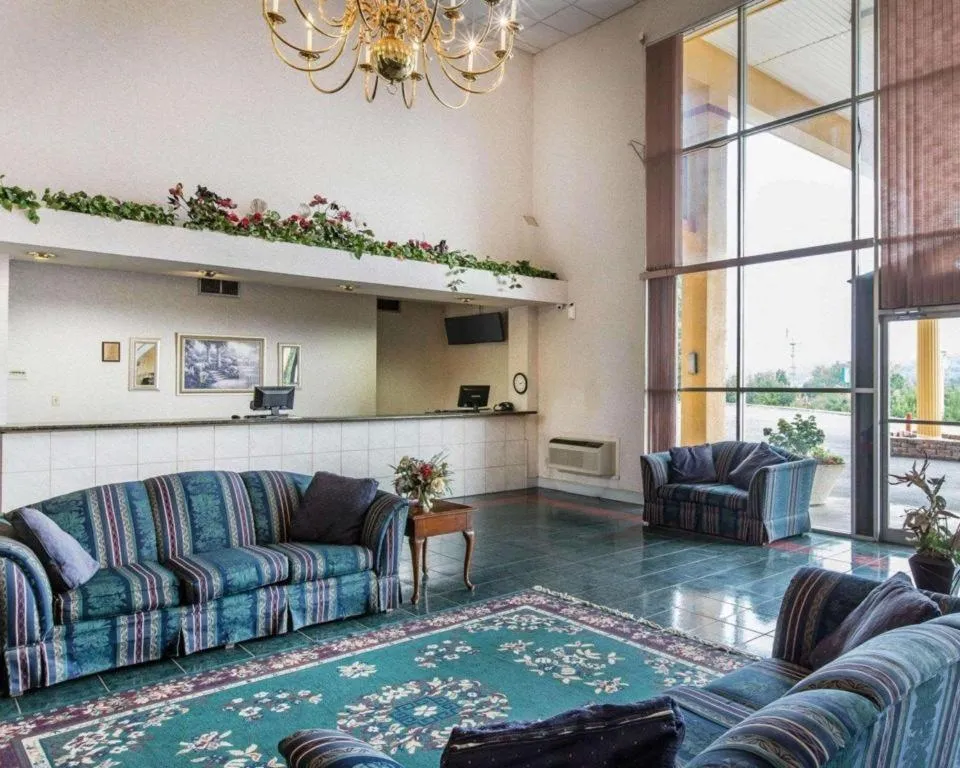 Econo Lodge Dalton West