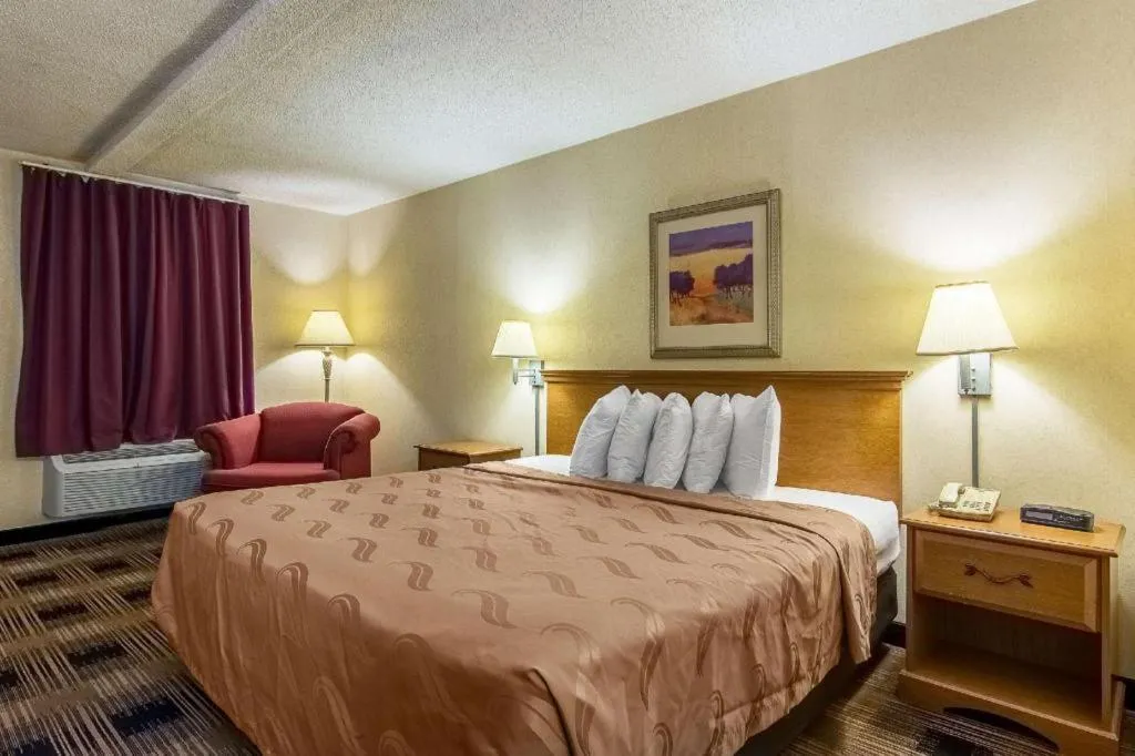 Bed in Quality Inn Oakwood - Gainesville