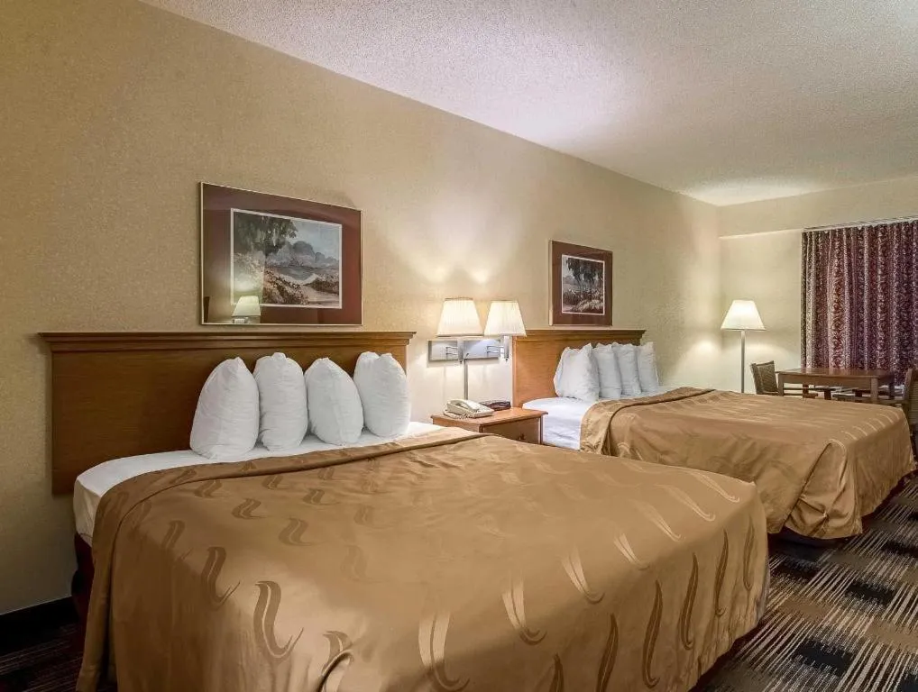 Bed in Quality Inn Oakwood - Gainesville