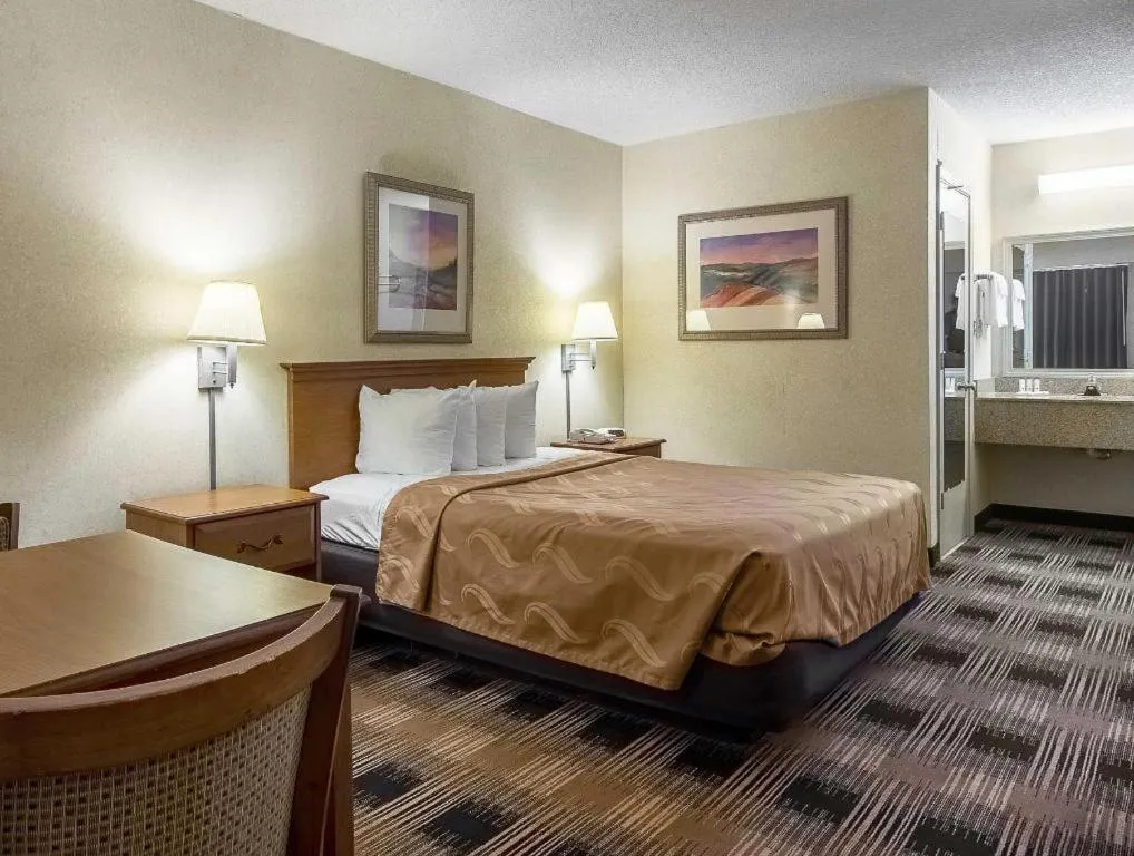 Bed in Quality Inn Oakwood - Gainesville