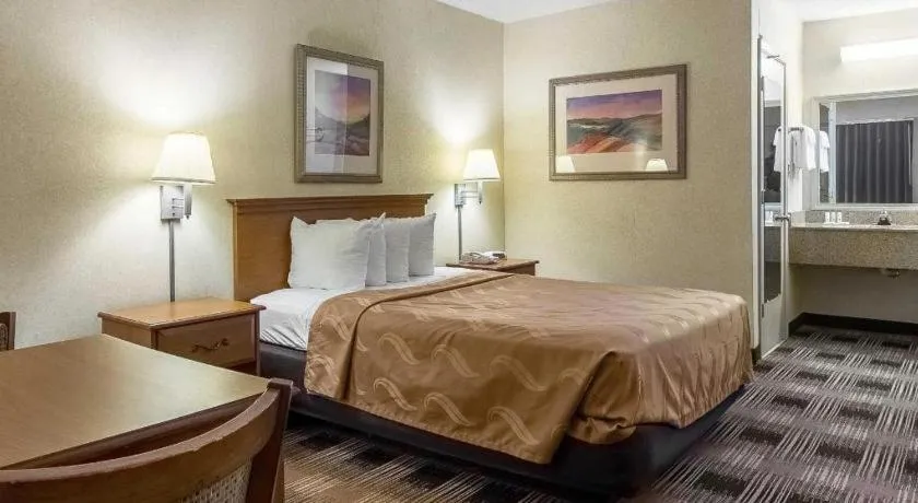 Bed in Quality Inn Oakwood - Gainesville