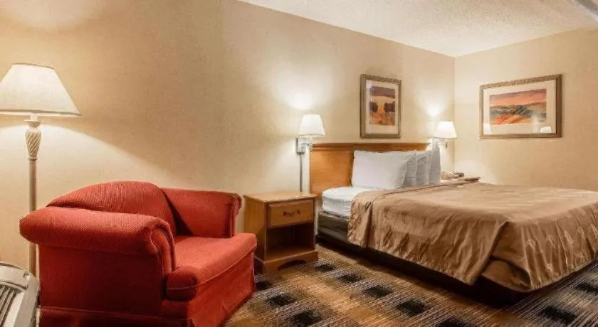 Bed in Quality Inn Oakwood - Gainesville