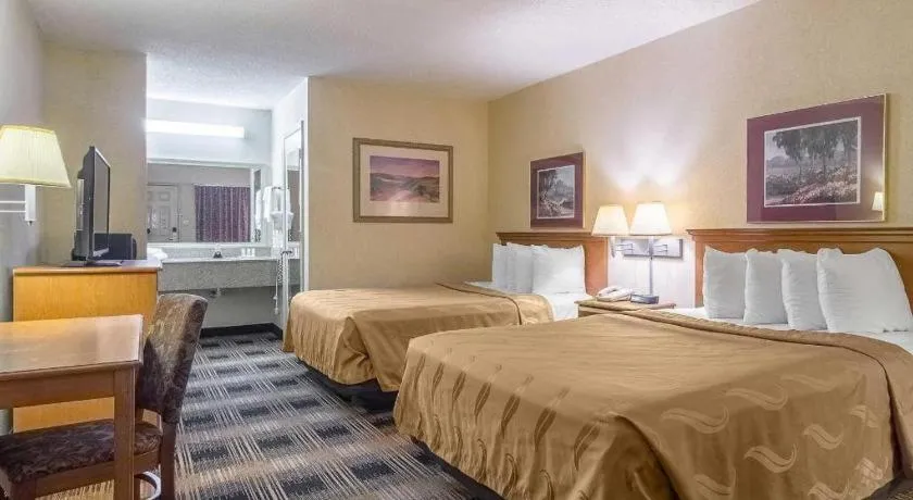 Bed in Quality Inn Oakwood - Gainesville