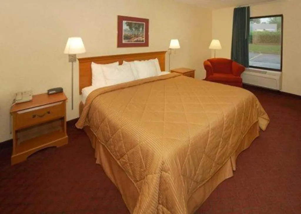 Bed in Quality Inn Oakwood - Gainesville