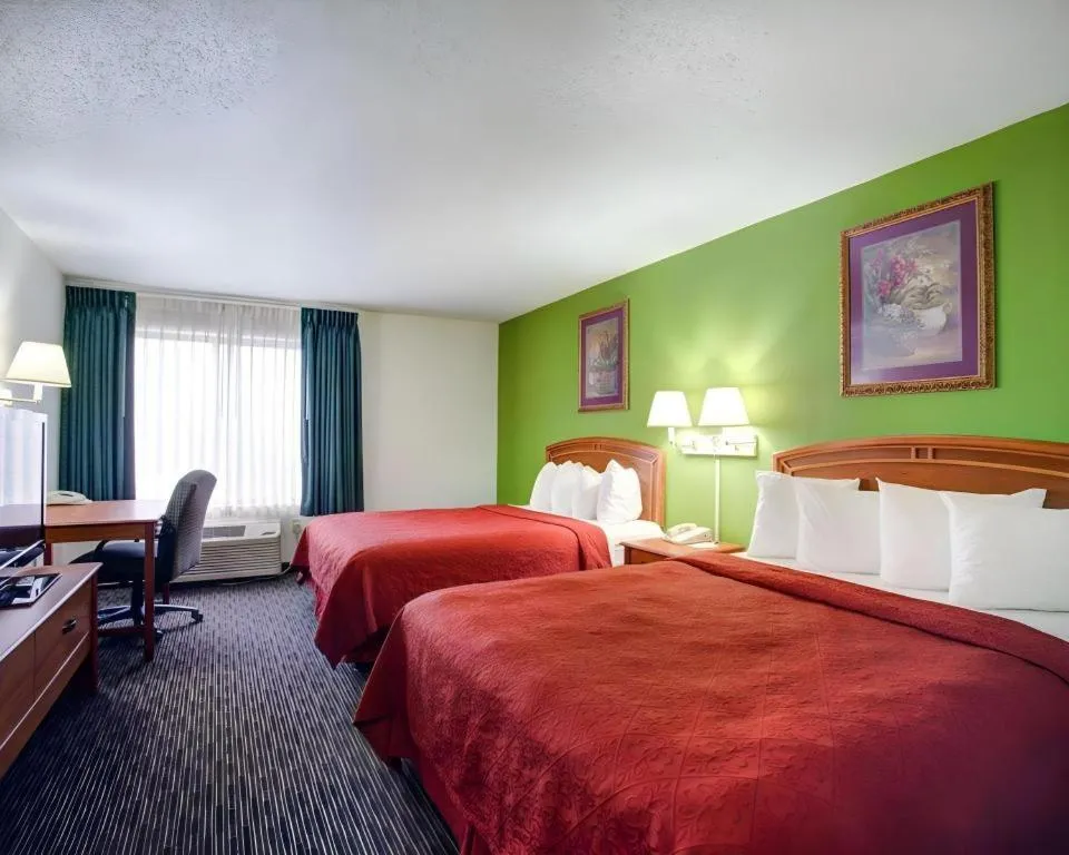 Bed in Quality Inn & Suites Austin Airport