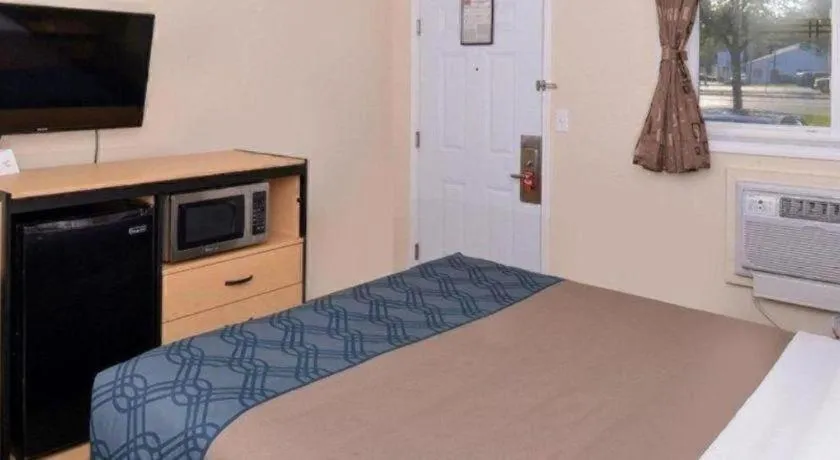 Econo Lodge Rochester I-90 & I-390