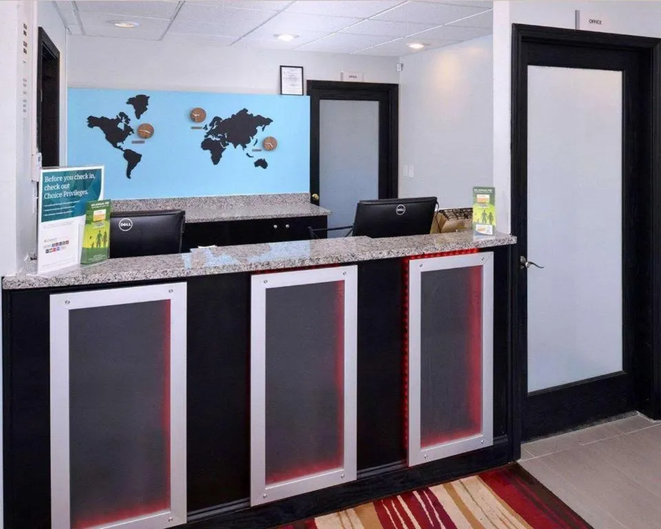 Econo Lodge Rochester I-90 & I-390