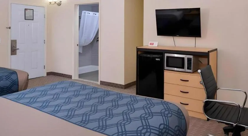 Bed in Econo Lodge Rochester I-90 & I-390