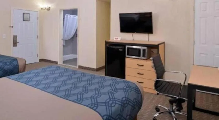 Bed in Econo Lodge Rochester I-90 & I-390