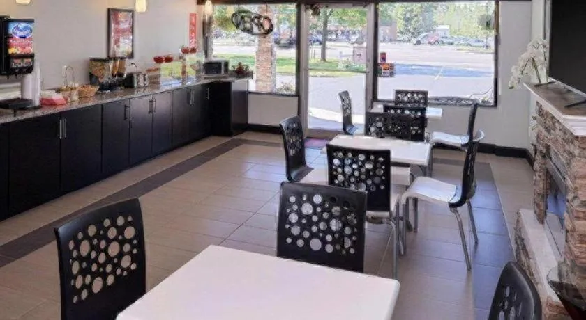 Econo Lodge Rochester I-90 & I-390