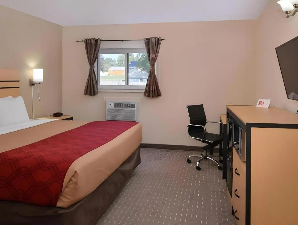 Bed in Econo Lodge Rochester I-90 & I-390