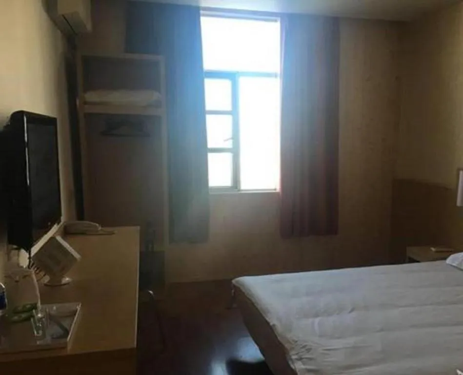 Bed in Ibis Nantong Qingnian