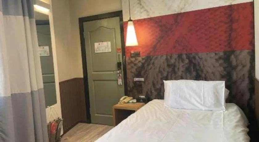 Bed in Ibis Nantong Qingnian