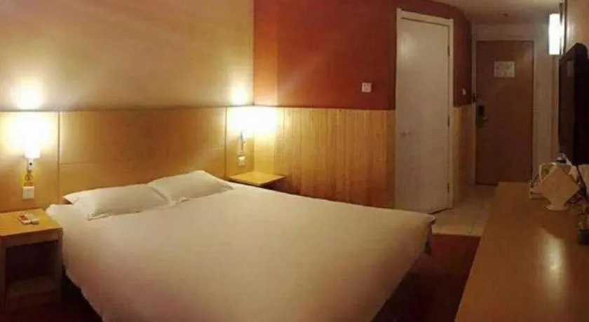 Bed in Ibis Nantong Qingnian