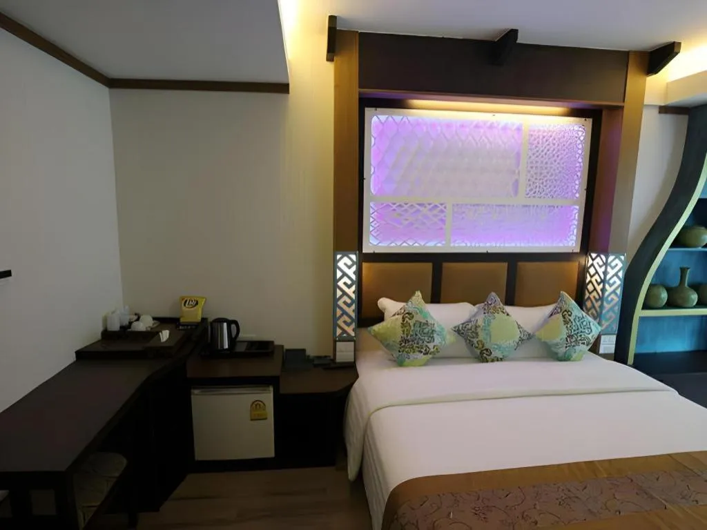 Bed in Phi Phi Nice Beach Hotel Hip