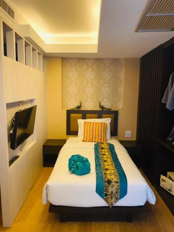 Bed in Phi Phi Nice Beach Hotel Hip