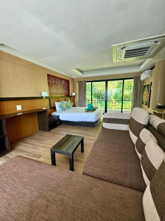 Bed in Phi Phi Nice Beach Hotel Hip