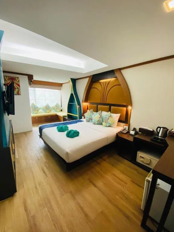 Bed in Phi Phi Nice Beach Hotel Hip