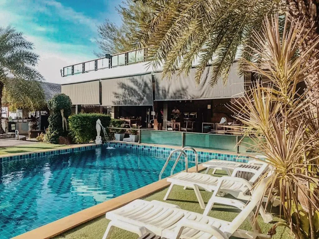 Phi Phi Nice Beach Hotel Hip