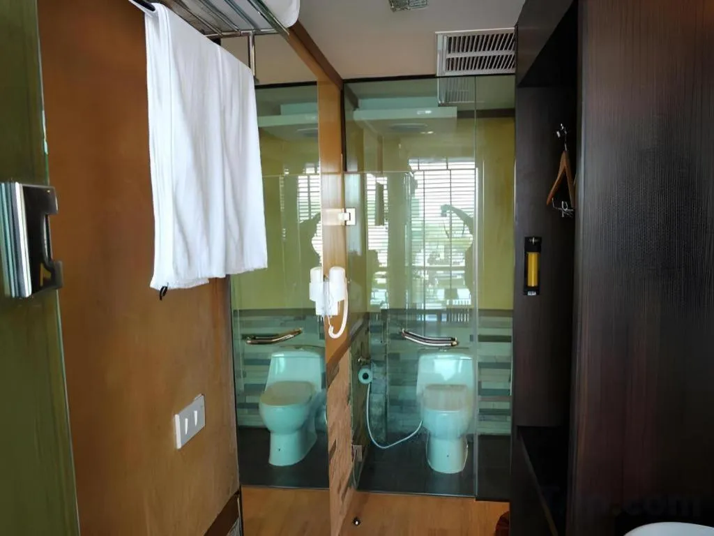 Phi Phi Nice Beach Hotel Hip