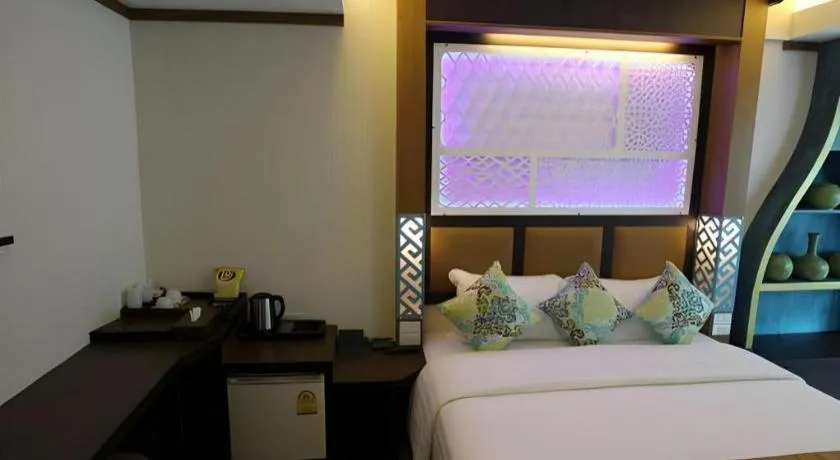 Bed in Phi Phi Nice Beach Hotel Hip