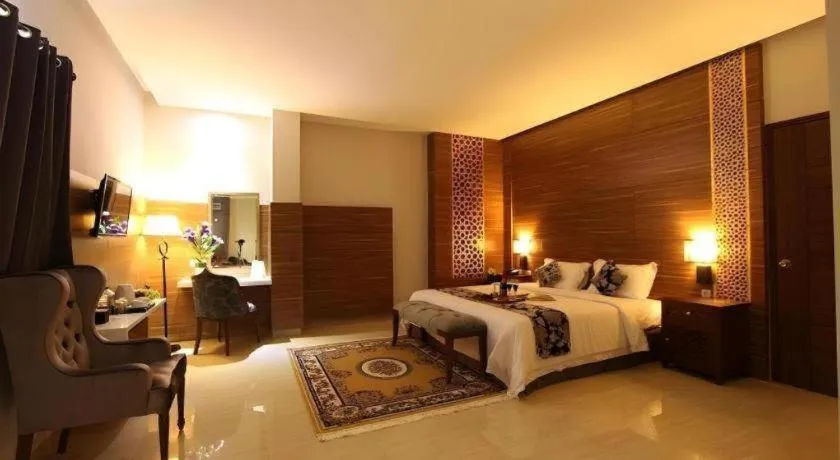 Bed in Grand Amira Hotel Solo, Azana Hotels Collection