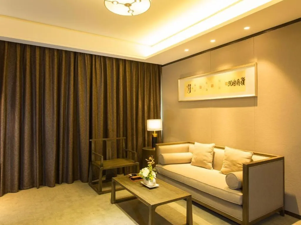 LIZ Hotel (Zhuhai Gongbei Port Fuhuali Store)
