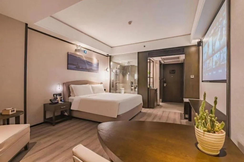 Bed in Zhuhai Starlight Hotel