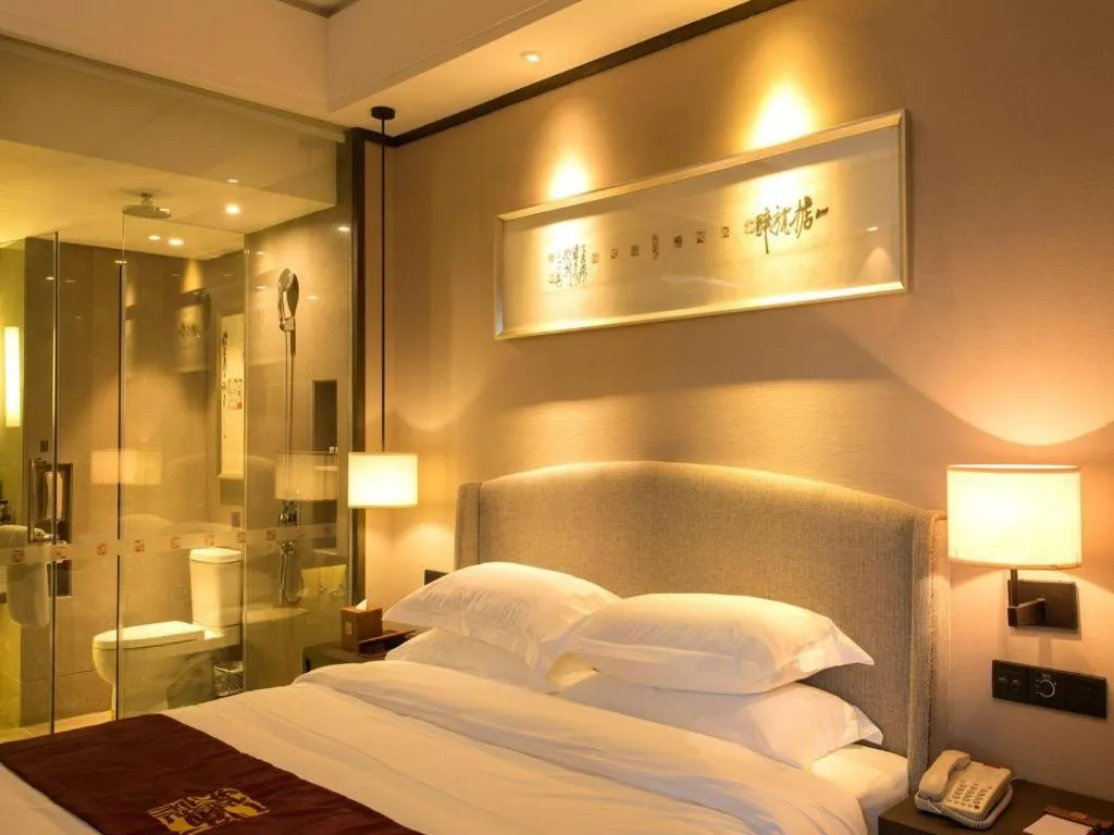 Bed in Zhuhai Starlight Hotel