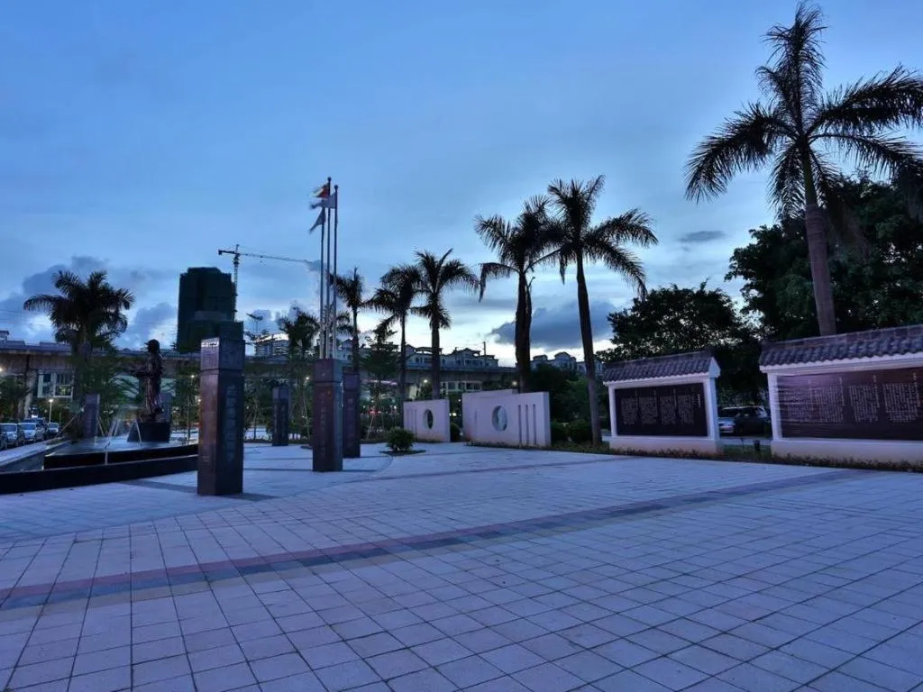 LIZ Hotel (Zhuhai Gongbei Port Fuhuali Store)