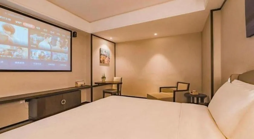 Bed in Zhuhai Starlight Hotel