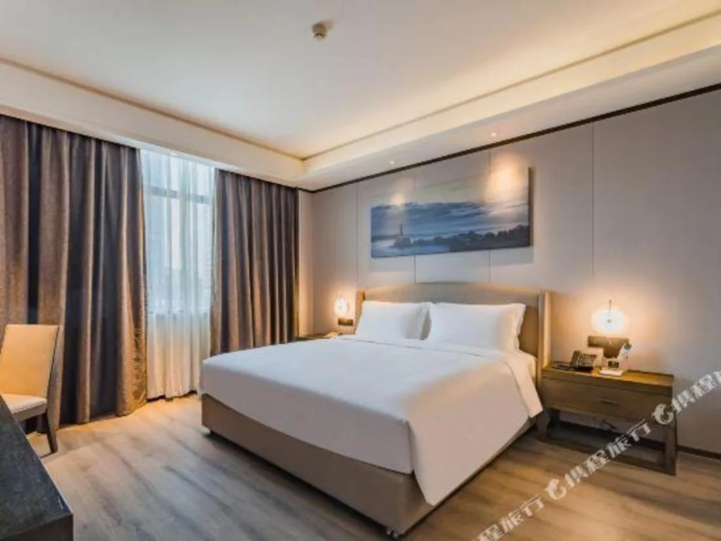 Bed in Zhuhai Starlight Hotel
