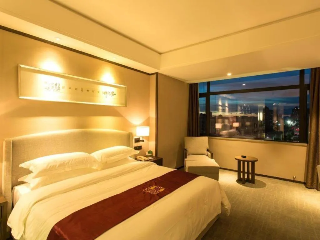 Bed in Zhuhai Starlight Hotel