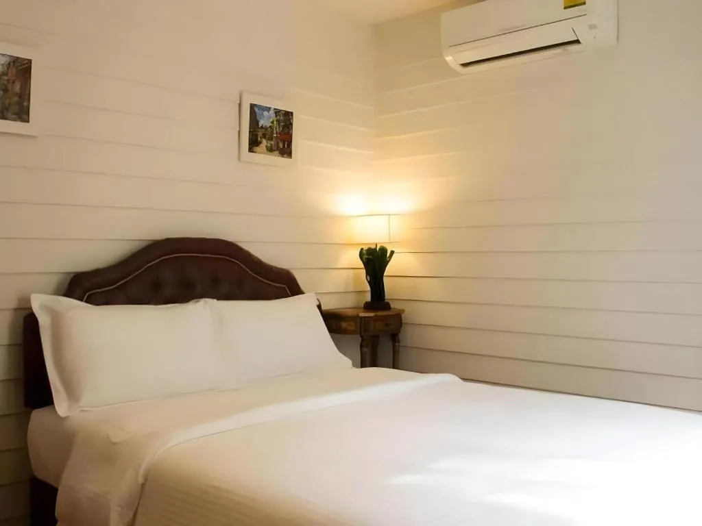 Bed in Ban Thungdang Housetel Bangkok