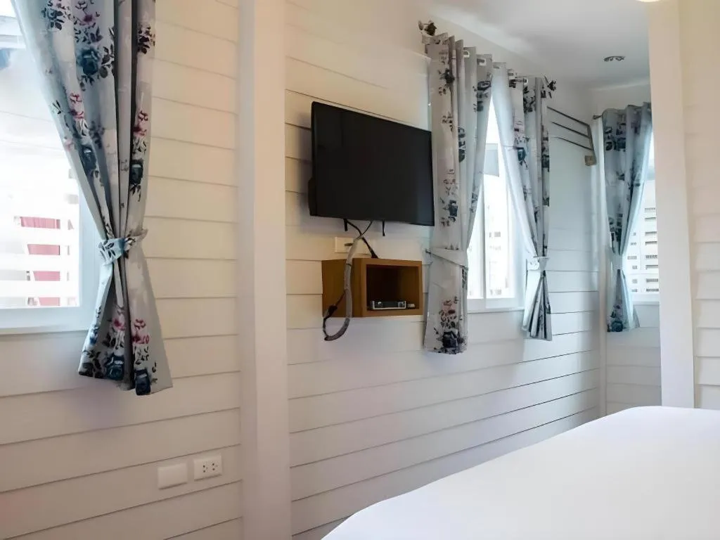 Bed in Ban Thungdang Housetel Bangkok