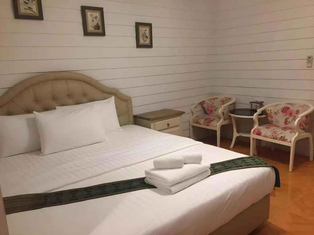 Bed in Ban Thungdang Housetel Bangkok