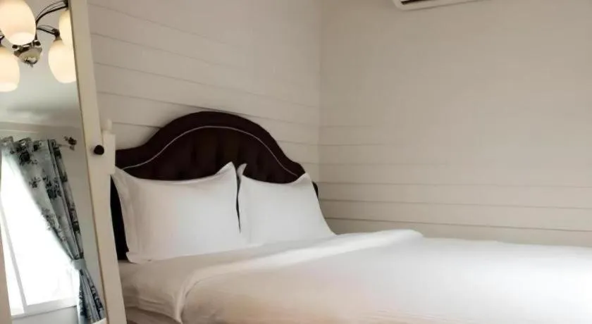 Bed in Ban Thungdang Housetel Bangkok