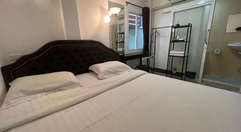 Bed in Ban Thungdang Housetel Bangkok