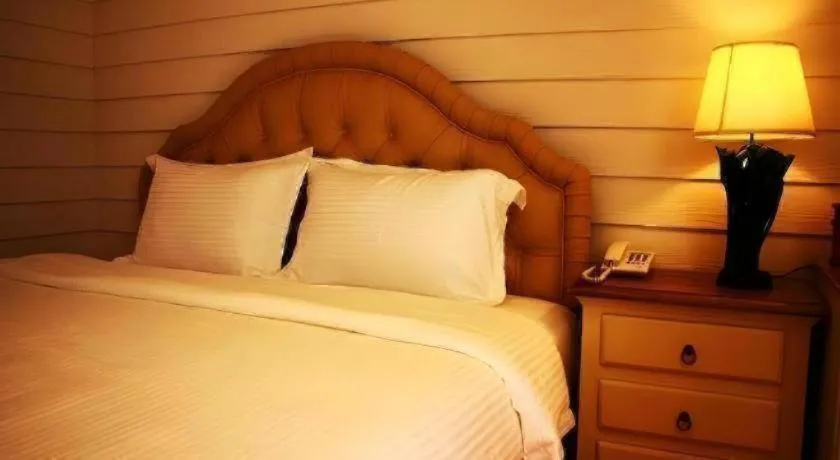 Bed in Ban Thungdang Housetel Bangkok