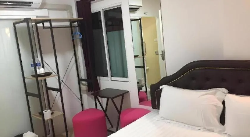 Bed in Ban Thungdang Housetel Bangkok