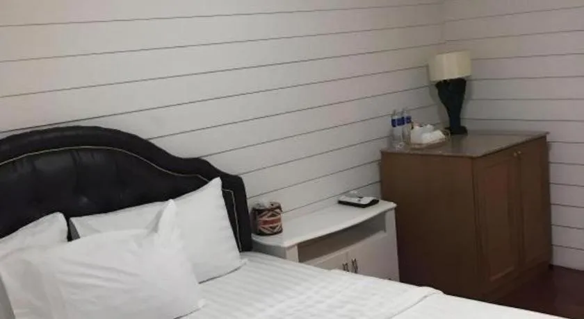 Bed in Ban Thungdang Housetel Bangkok