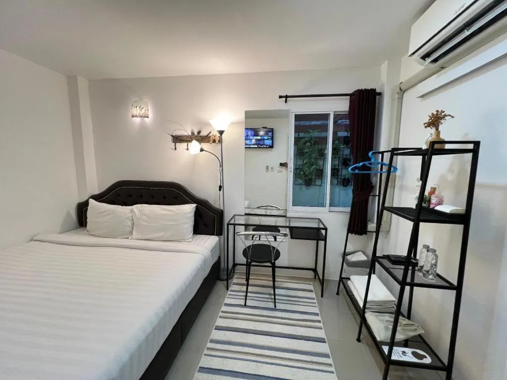 Bed in Ban Thungdang Housetel Bangkok