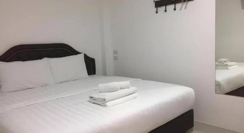 Bed in Ban Thungdang Housetel Bangkok