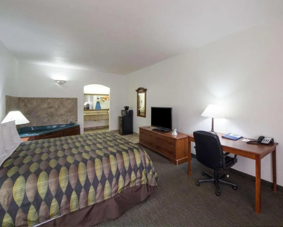 Bed in Quality Inn & Suites Rio Grande City