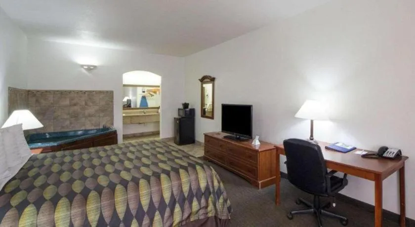 Bed in Quality Inn & Suites Rio Grande City