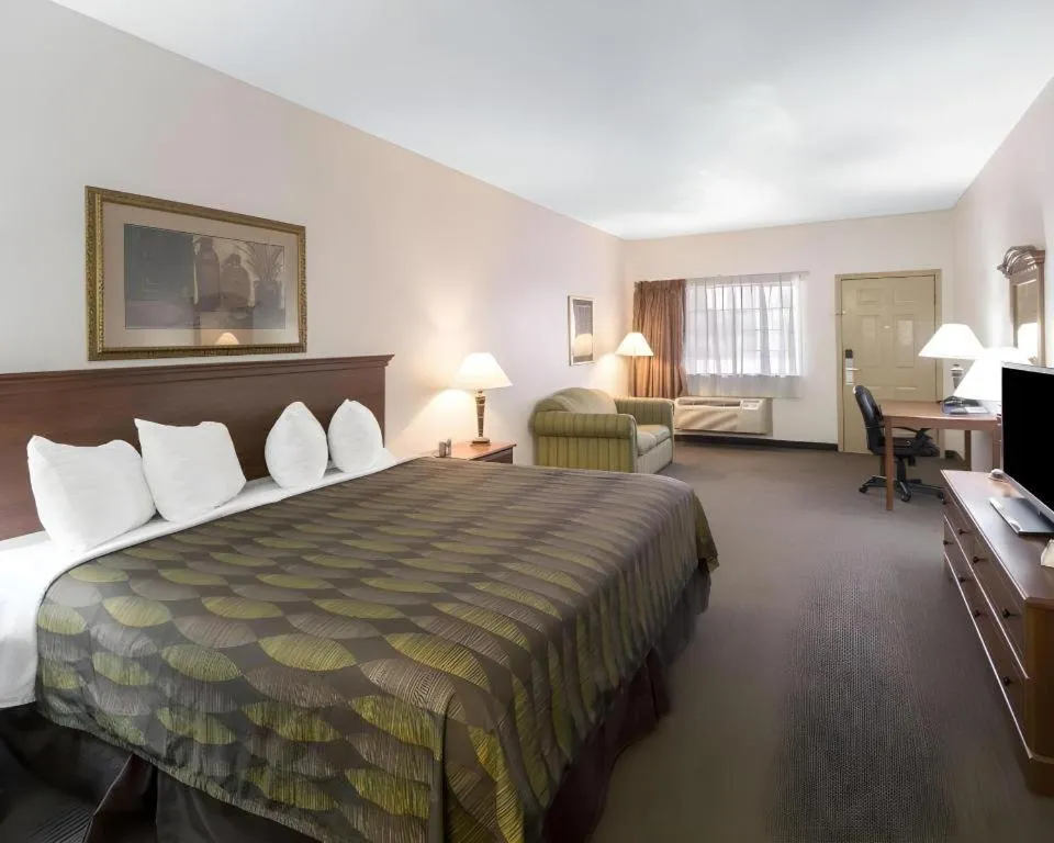 Bed in Quality Inn & Suites Rio Grande City