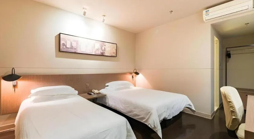 Bed in Jinjiang Inn Select Shanghai Nanjing Road Pedestrian Street