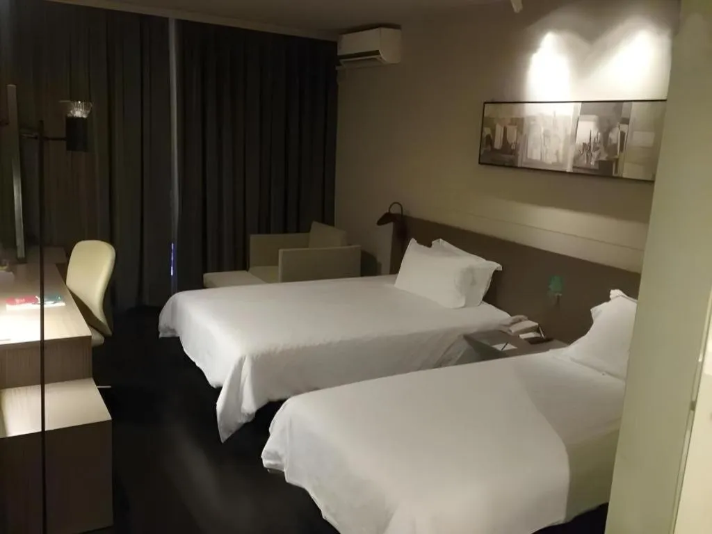 Bed in Jinjiang Inn Select Shanghai Nanjing Road Pedestrian Street