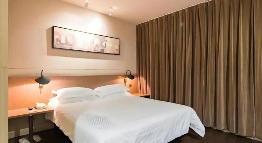Bed in Jinjiang Inn Select Shanghai Nanjing Road Pedestrian Street
