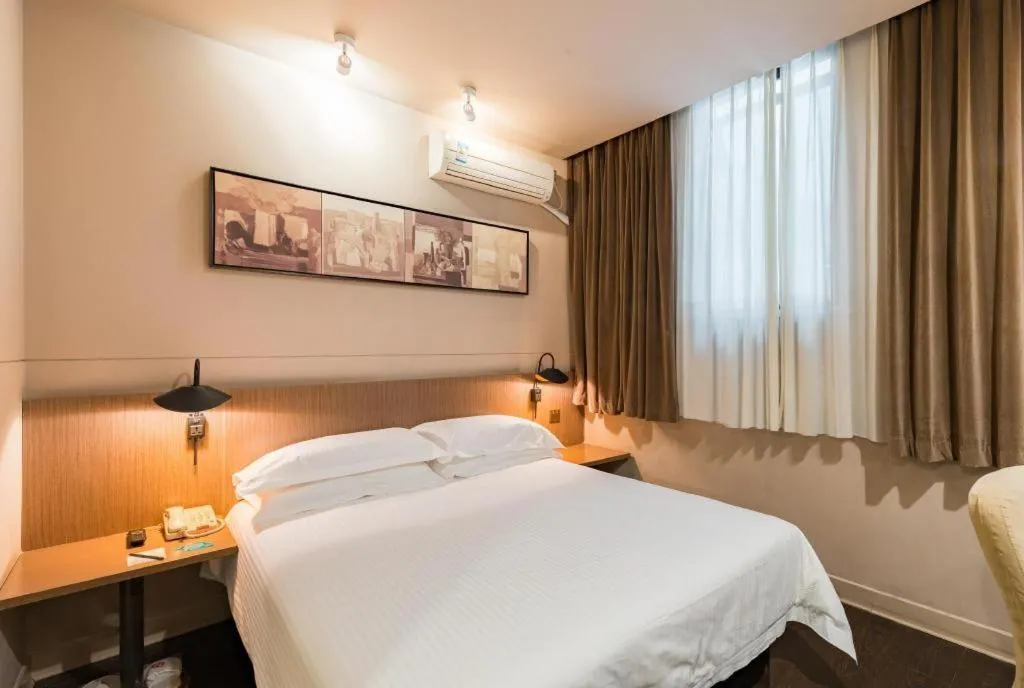 Bed in Jinjiang Inn Select Shanghai Nanjing Road Pedestrian Street